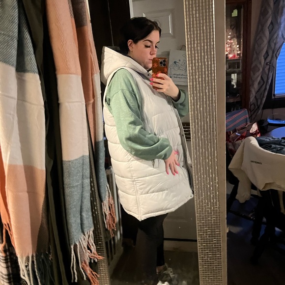 Swiss Tech White Puffer Vest - Picture 3 of 3